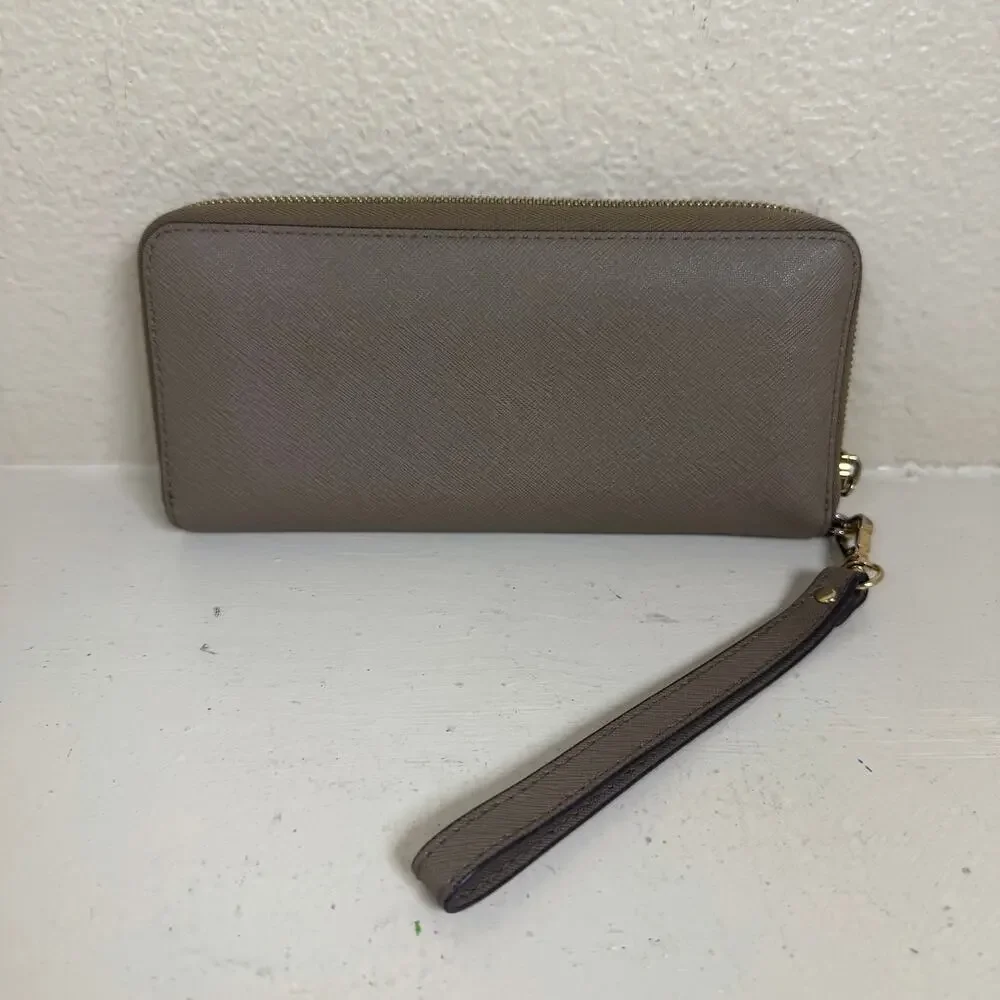 Michael Kors Large Pebbled Leather Continental Wallet Wristlet Taupe EUC
